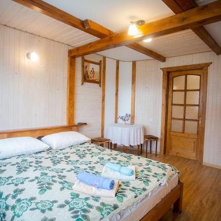 Сервус Guest Hotel Yaremche Exterior foto