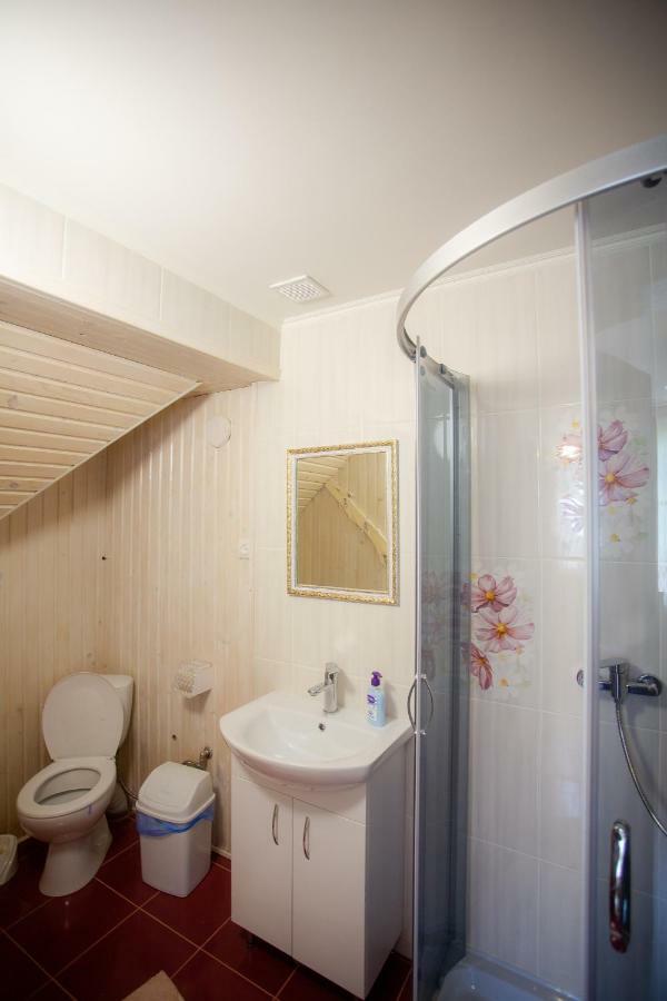 Сервус Guest Hotel Yaremche Exterior foto