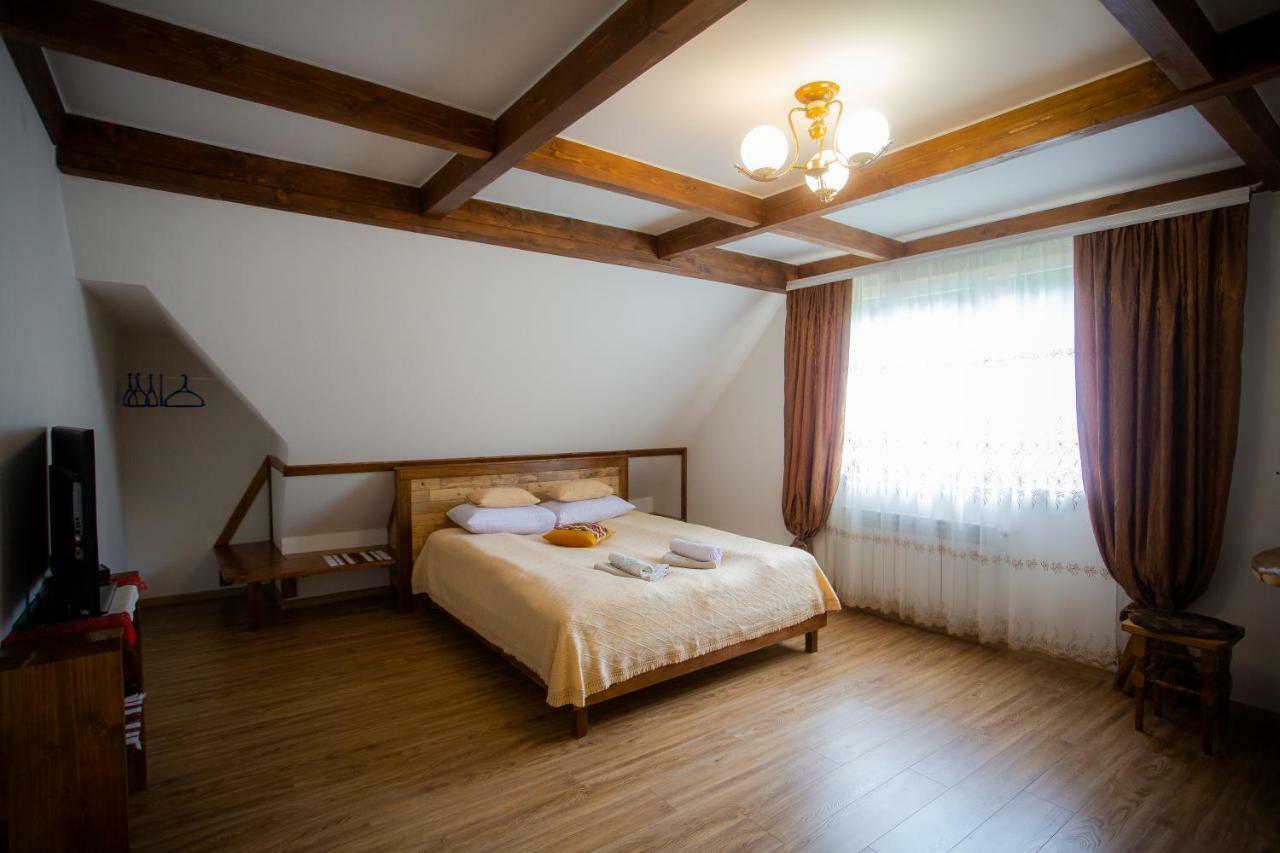 Сервус Guest Hotel Yaremche Exterior foto