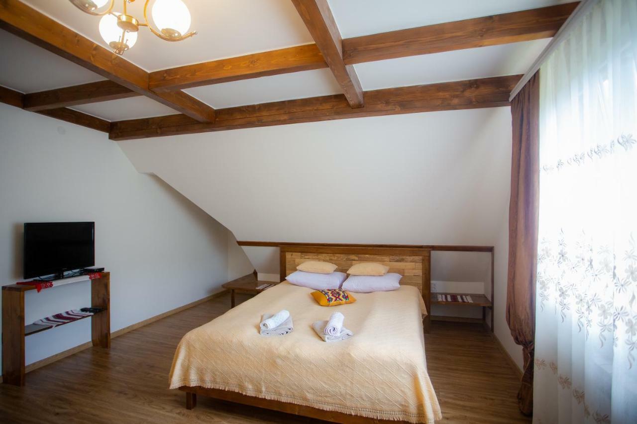 Сервус Guest Hotel Yaremche Exterior foto