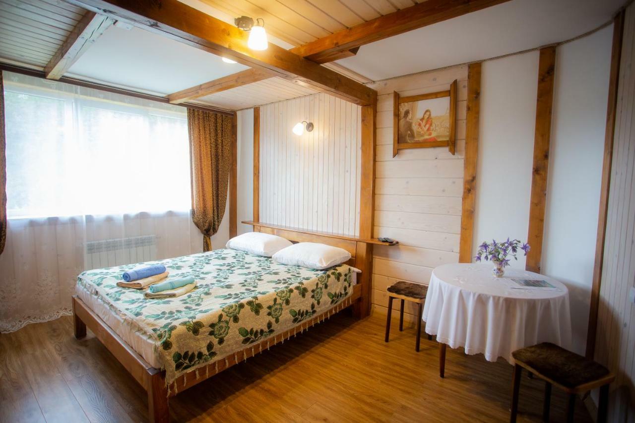 Сервус Guest Hotel Yaremche Exterior foto