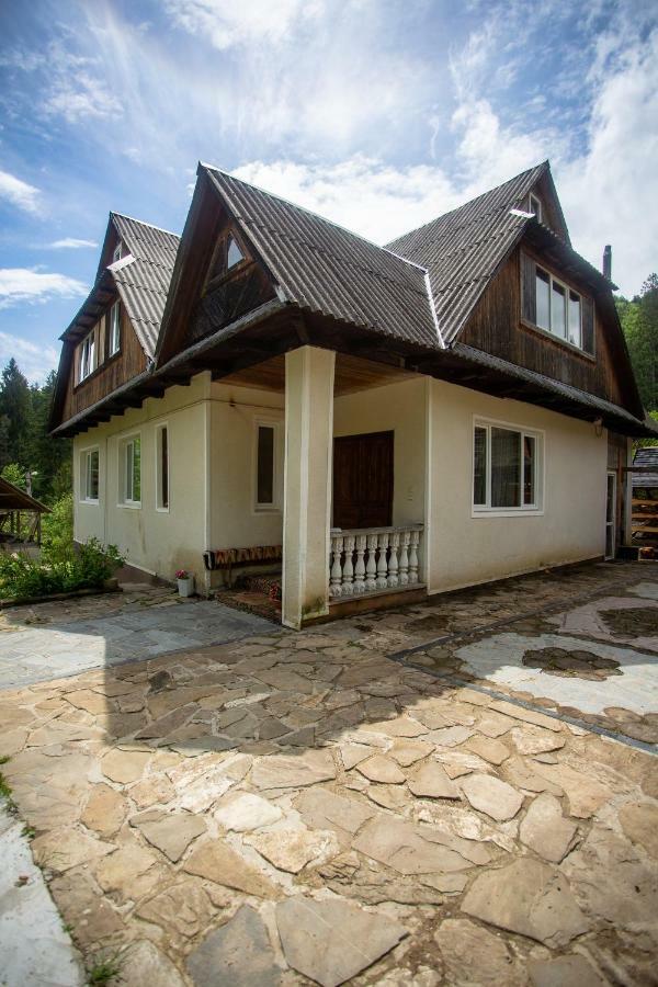 Сервус Guest Hotel Yaremche Exterior foto